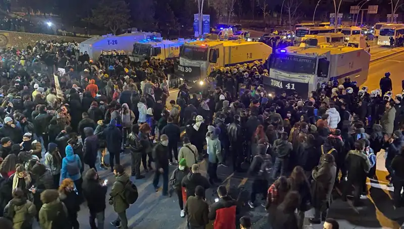 İstanbul ve Ankara'da Öğrencilerden İmamoğlu Eylemi: Diplomalara İtiraz