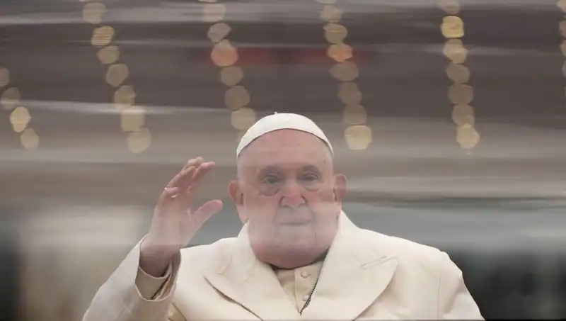 Papa Francis Hastaneden Mesaj Gönderdi: Umut ve İyileşme İçin Yanınızdayım!