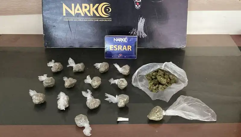 Esrar Soruşturması: Kamyondan Çıkan Şok Ürün ve Sürücünün Tutuklanması