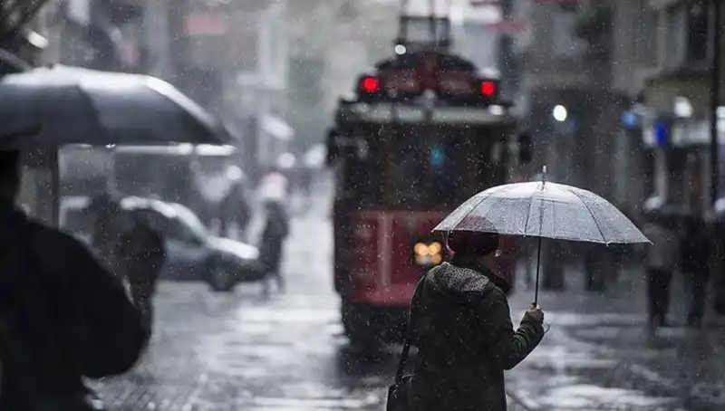 Yaz güneşi yerini aniden yağan sağanağa bırakacak!