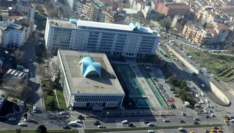 İstanbul Büyükşehir Belediyesi’ndeki WhatsApp Grubu Tartışması: "Enderun" Mesajları Mercek Altında