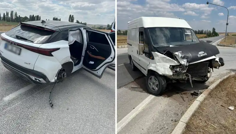 Çorum’da Kafa Kafaya Çarpışan Araçlar Feci Kaza Yaptı!