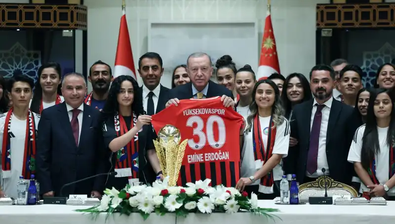 Cumhurbaşkanı Erdoğan, Yüksekovaspor Kadın Futbol Takımı’nı Eşsiz Bir Destekle Ağırladı