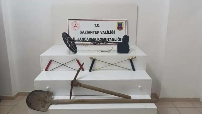 Definecilerin Kaçak Kazı Operasyonu: İki Kişi Gözaltında!