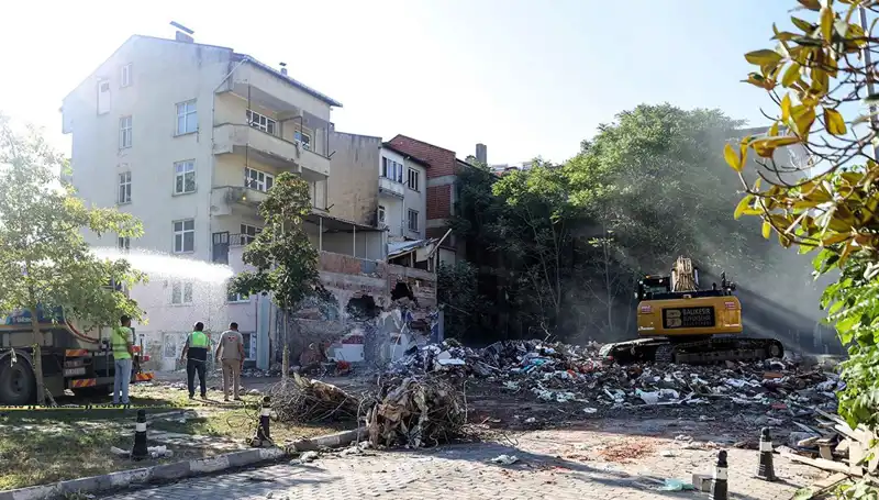 Sındırgı'da Depremler Artıyor: Son İki Günde Üç Şiddetli Sarsıntı