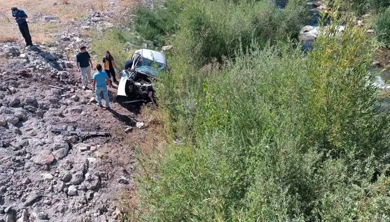 Sivas'ta Dere Yatağına Uçan Araçta İki Can Kaybı