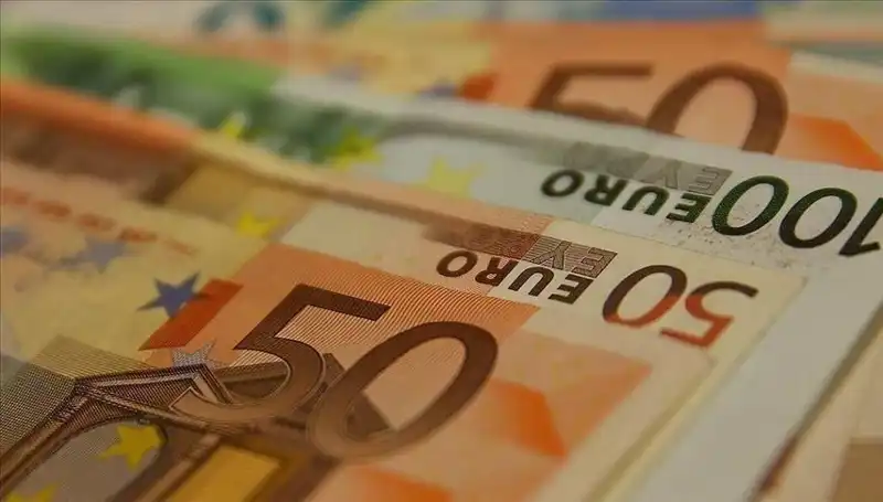 Euro’nun Zirve Yıllarındaki Gerilemesi: Ekonomik Etkiler ve Beklentiler