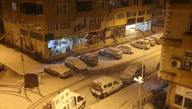 Beklenmedik Hava Değişimi: Bir Günde Kar ve Bahar Havası Yaşandı!