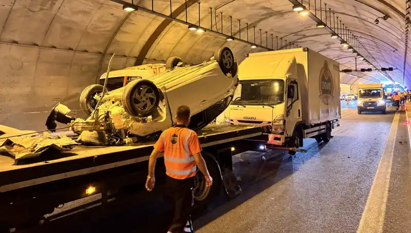 Kuzey Marmara Otoyolu'nda Otomobil ve Kamyonet Çarpıştı: Kaza Sonrası Yaşananlar