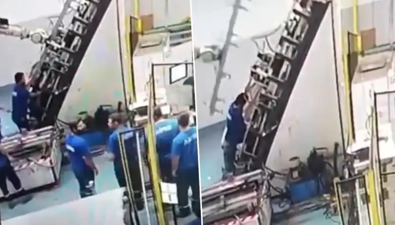 Fabrikada Tekerlekli Makinelerle Çalışan İşçi Feci Şekilde Yaralandı