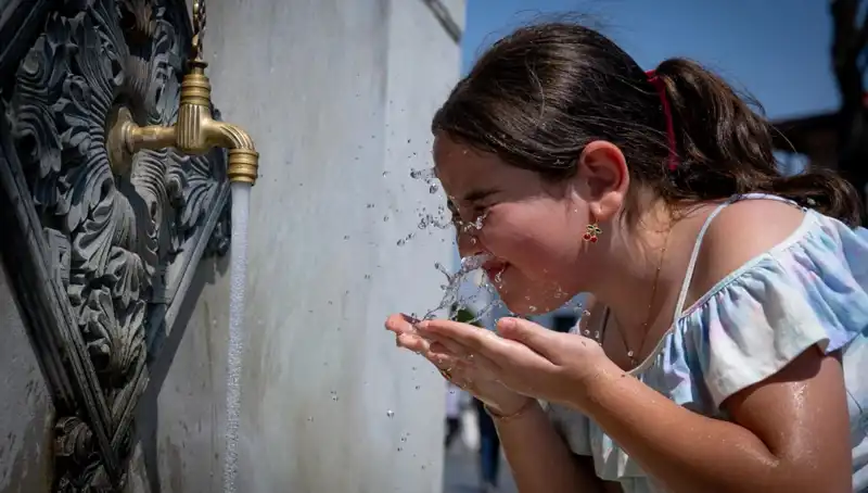 Türkiye'de 16 Şehirde Sıcaklık Rekorları Kırıldı: 40 Dereceyi Aştı!