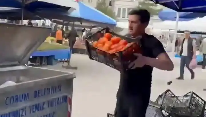 Domatesleri Çöpe Döken Pazarcıya İnanılmaz Derecede Yüksek Para Cezası Uygulandı