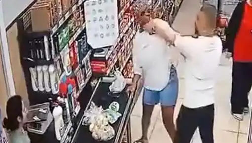 Markette Kasa Sırasında Yaşanan Çirkin Saldırı! Çocuğun Gözleri Önünde Neler Oldu?