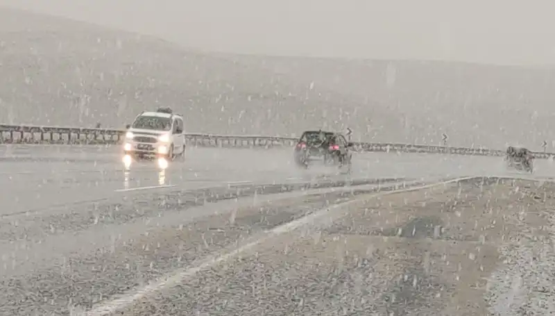 Nisan Ayında Beklenmedik Kar Yağışı: Bahar Ne Zaman Gelecek?