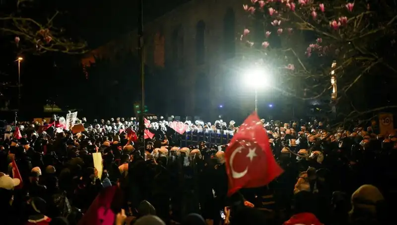 Gazetecilere Gösteri Takibi Sırasında Tahliye Kararı: Yeni Gelişmeler