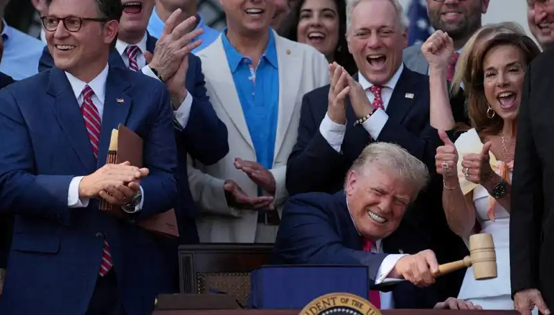 Trump, "Büyük, Güzel Yasa Tasarısı"nı İmzaladı: Ekonomiye Etkileri Neler Olacak?