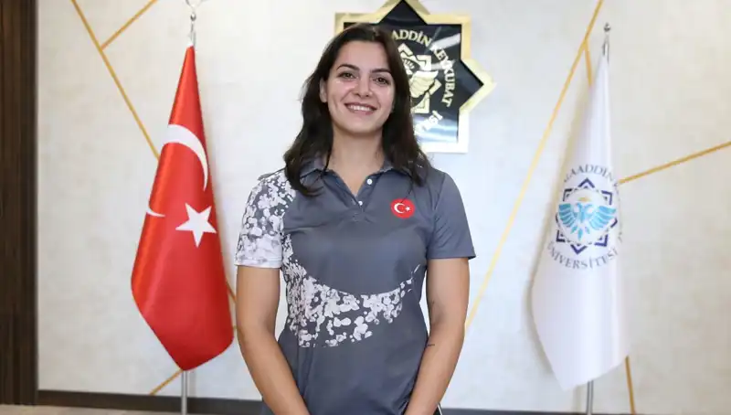 Altın Madalya Kazanan Esra'nın Yeni Hedefi: Dünya Şampiyonu Olmak