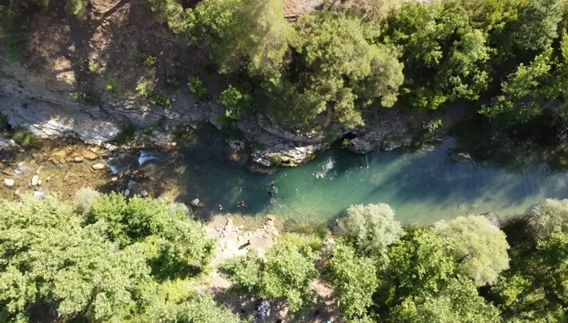 Adana'da Sıcak Havalara Karşı Yaylacılardan Doğal Su İle Serinleme Yöntemi