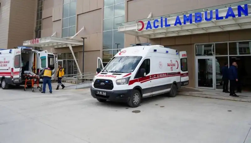 Erzincan'da Feci Trafik Kazası: Bir Kişi Hayatını Kaybetti, Üç Yaralı