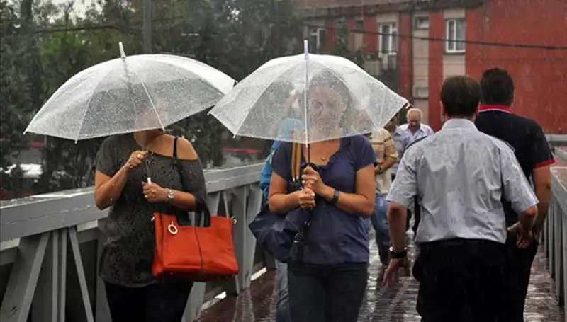 Sıcak Hava Dalgası ve Sağanak Yağışlar Ülkeyi Etkisi Altına Aldı