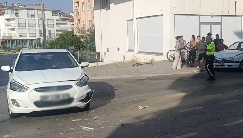 Antalya’da İki Otomobil Çarpıştı: 3 Yaralı, Kazanın Sebebi Ne?