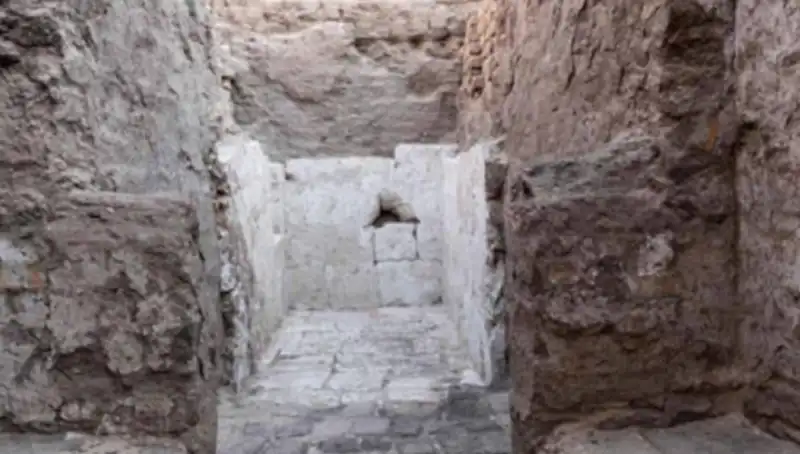 Mısır’da Tarihin Derinliklerinden Gelen Çığır Açıcı Keşif: 3,500 Yıllık Kraliyet Mezarı Bulundu
