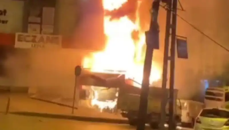 Başakşehir’deki İş Merkezinde Büyük Yangın: Yangın Sebebi ve Maddi Hasar