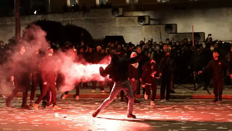 Yunanistan Hükümetine Gensoru: Atina Sokaklarında Tarihi Protestolar