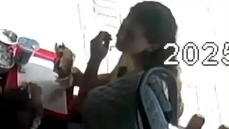 Kadın, Saçını Tostuna Koyarak Duygularını İfade Etti!