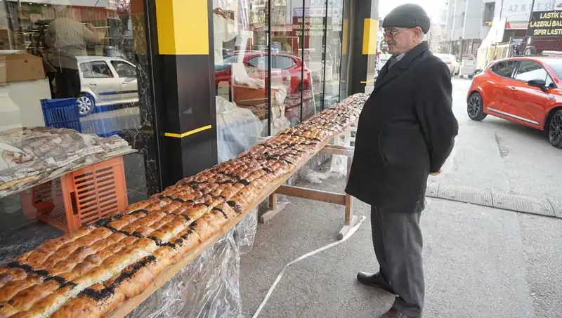 Türkiye'de Bir İlk: 7 Metre Uzunluğunda Pide Yapıldı!