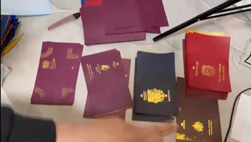 Sahte Kimlik Üreticilerine Dev Operasyon: Vize ve Pasaport Tuzağına Son!