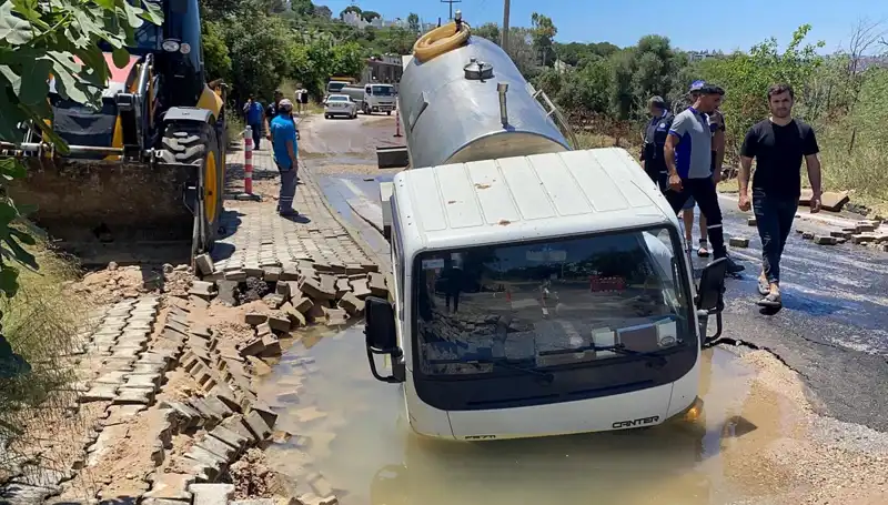 Bodrum’da Su Hattı Patladı, Tırmanan Sorunlarla Mücadele Başladı!