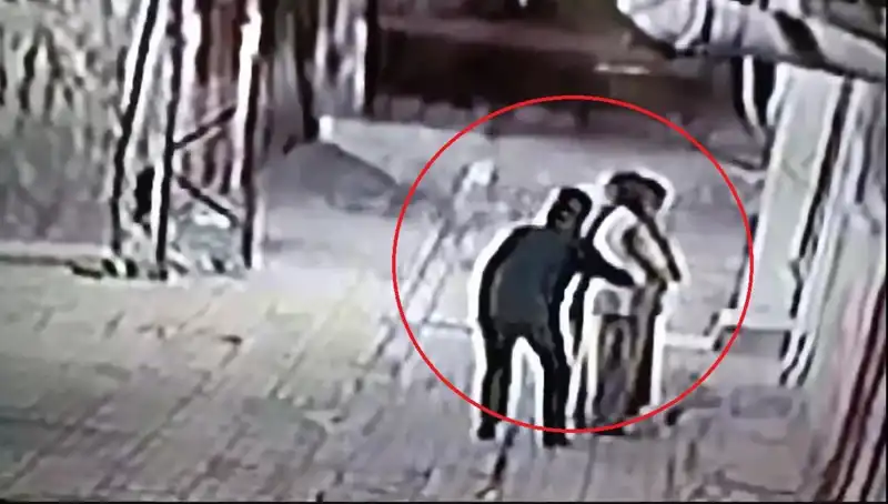 Polisler Pazarcı ve Simitçi Kılığına Girdi, Kapkaççılara Anında Darbe Vurdu