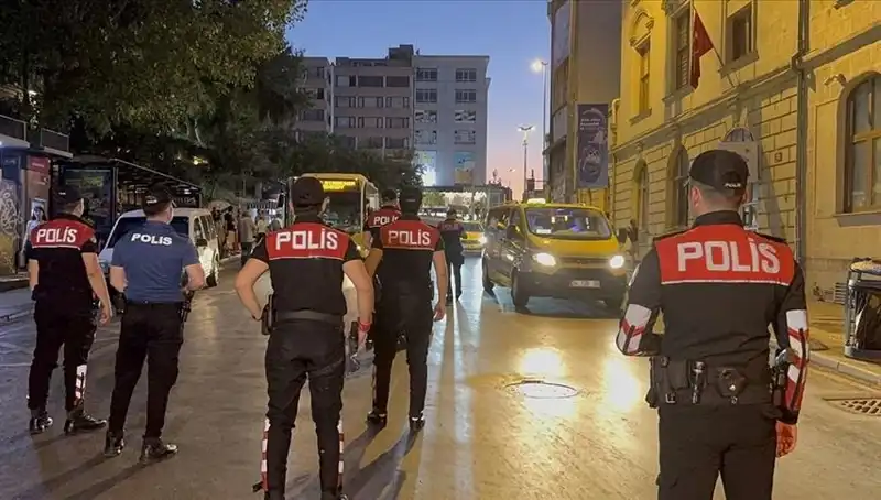 Megakentte Asayiş Operasyonu: 4 Saatte Yüzlerce Gözaltı Yapıldı!