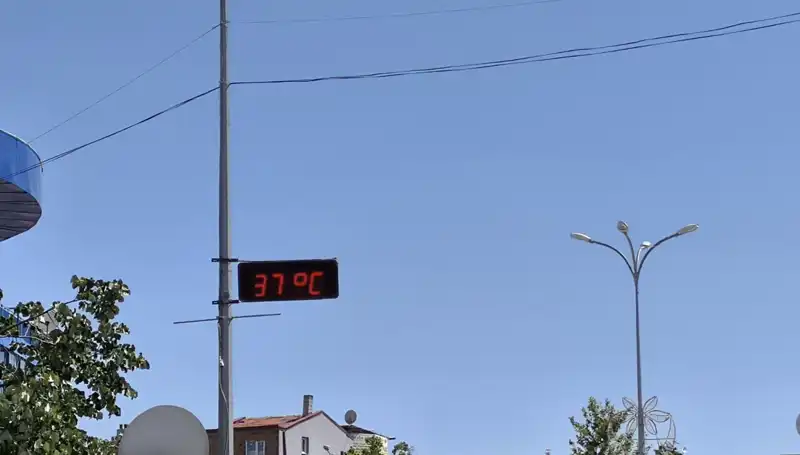 Yazın Gelmesiyle Bir İlçede Sıcaklık Rekoru: 38 Dereceyi Geçti!
