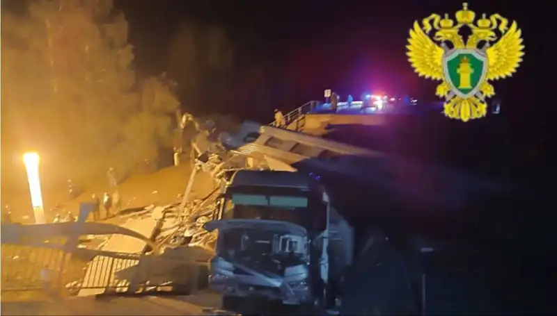 Rusya'daki Köprü Çökmeleri: Tren Kazasında Can Kaybı ve Yaralılar Var