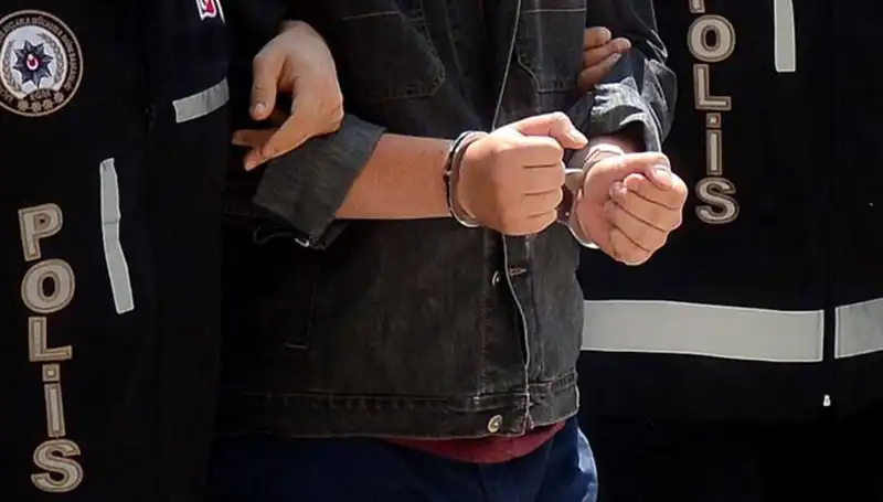 Kayseri'de Gerçekleşen Yasa Dışı Silah Operasyonu: İki Zanlı Ele Geçirildi