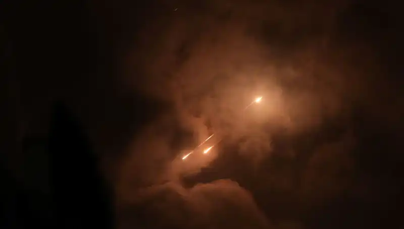İran'ın Gece Saldırıları: Füzelerin Hedef Alması Tesadüf Mü?