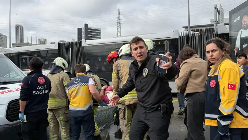 Metrobüste Korkunç Kaza: Seferler İptal, Yaralılar ve Maalesef Ölümler Var!