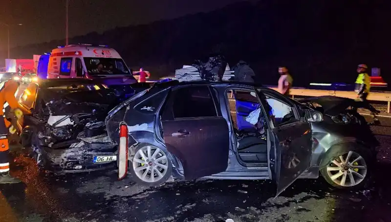 TEM Otoyolu'nda Meydana Gelen Zincirleme Kazada 7 Kişi Yaralandı