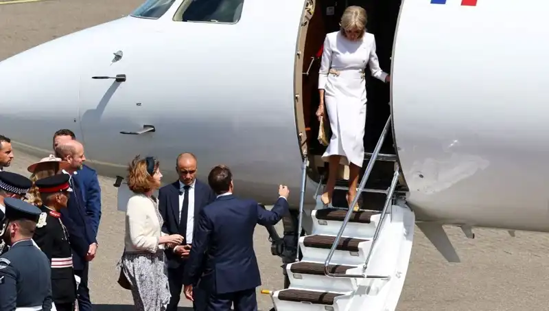 Macron Çiftinde Kriz Tırmanıyor: Eşinin Davranışları Dikkatleri Çekti