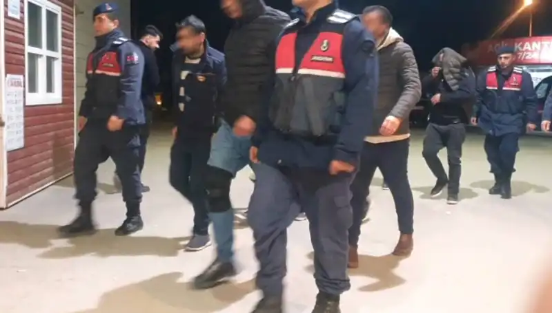 Bağ Evindeki Uyuşturucu Partisine Büyük Baskın: 15 Gözaltı
