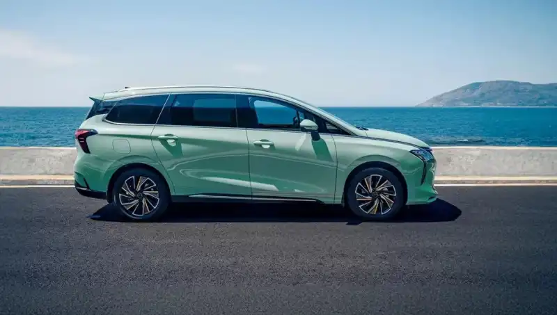 Türkiye'de Yeni Bir Çin Otomobili: Forthing'in Fiyatı ve Özellikleri Neler?