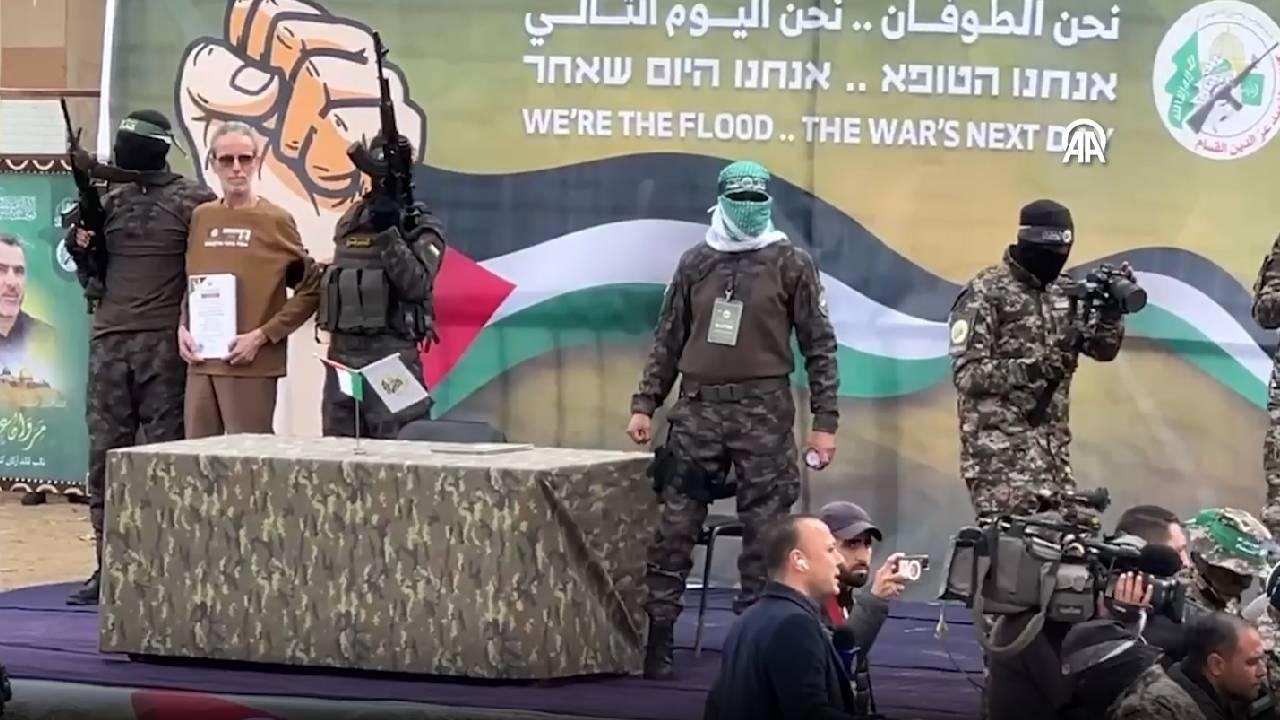 Hamas, 3 İsrailli esiri Kızılhaç'a teslim etti