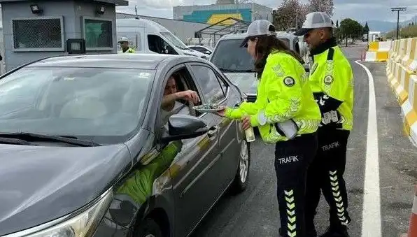Bayramda Sürücülere Ceza Yerine Tatlı: Trafik Denetim Şenliği!