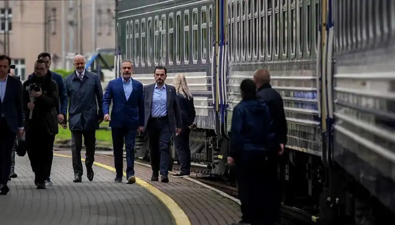 Türkiye'nin Dışişleri Bakanı Fidan, Ukrayna'da Önemli Temaslarda Bulundu
