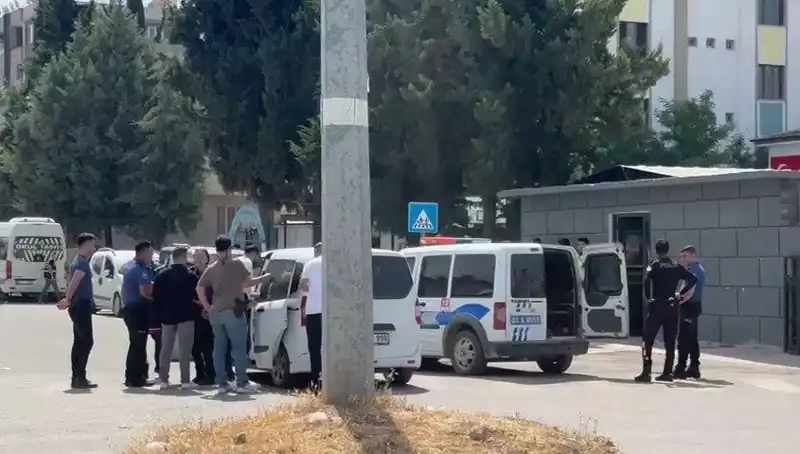 Adliye Önünde Sıcak Gelişme: İki Aile Arasında Büyüyen Kavga 5 Yaralı, 7 Gözaltı!