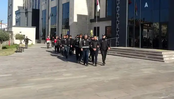 Otelde Balyoz ve Bıçaklı Kavga: Gözaltına Alınanların Sayısı 10'a Ulaştı