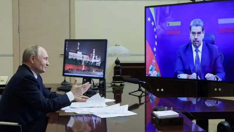Putin, Maduro'yu 9 Mayıs Kutlamalarına Davet Ederek Destek Mesajı Gönderdi