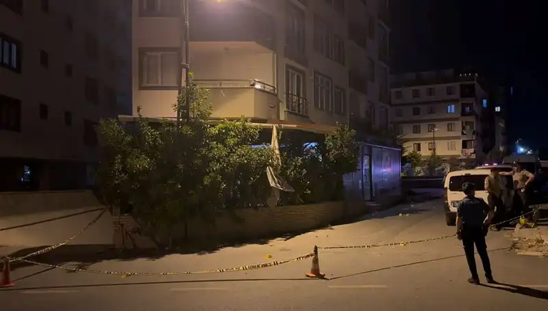 İstanbul'da Kafeye Yapılan Silahlı Saldırı: Korku Dolu Anlar